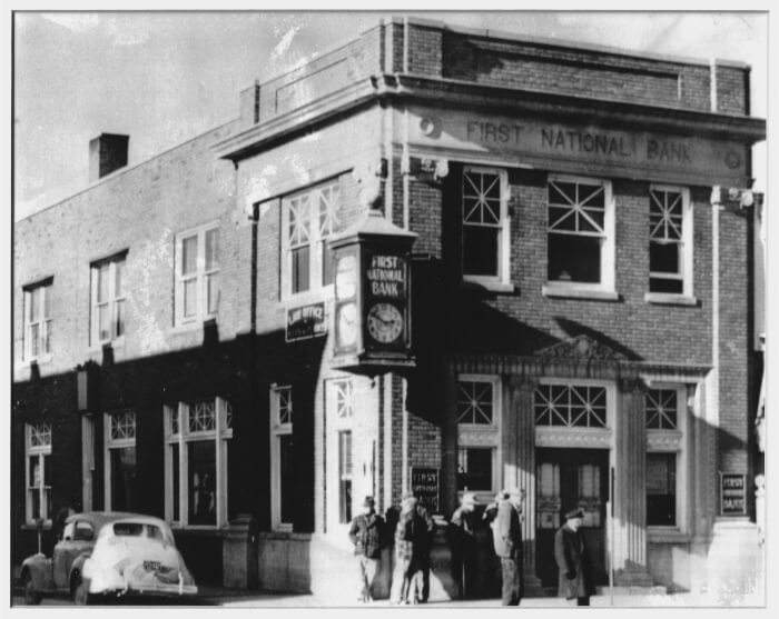 Historical photo of First National Bank of Carmi